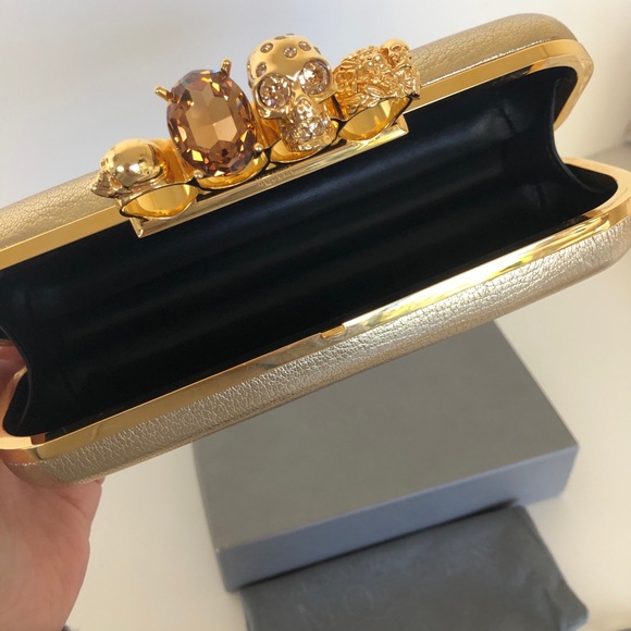 ☑️ SOLD ☑️ Alexander McQueen Skull Clutch - Picture 6 of 12